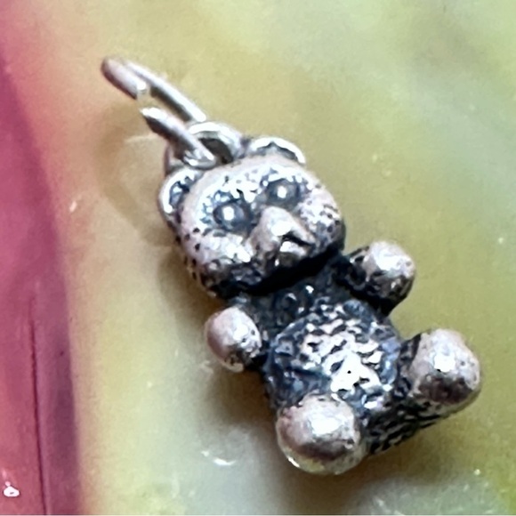 JAMES AVERY RETIRED CHARM 925 STERLING SILVER TEDDY BEAR CUT BAIL 5505 Y